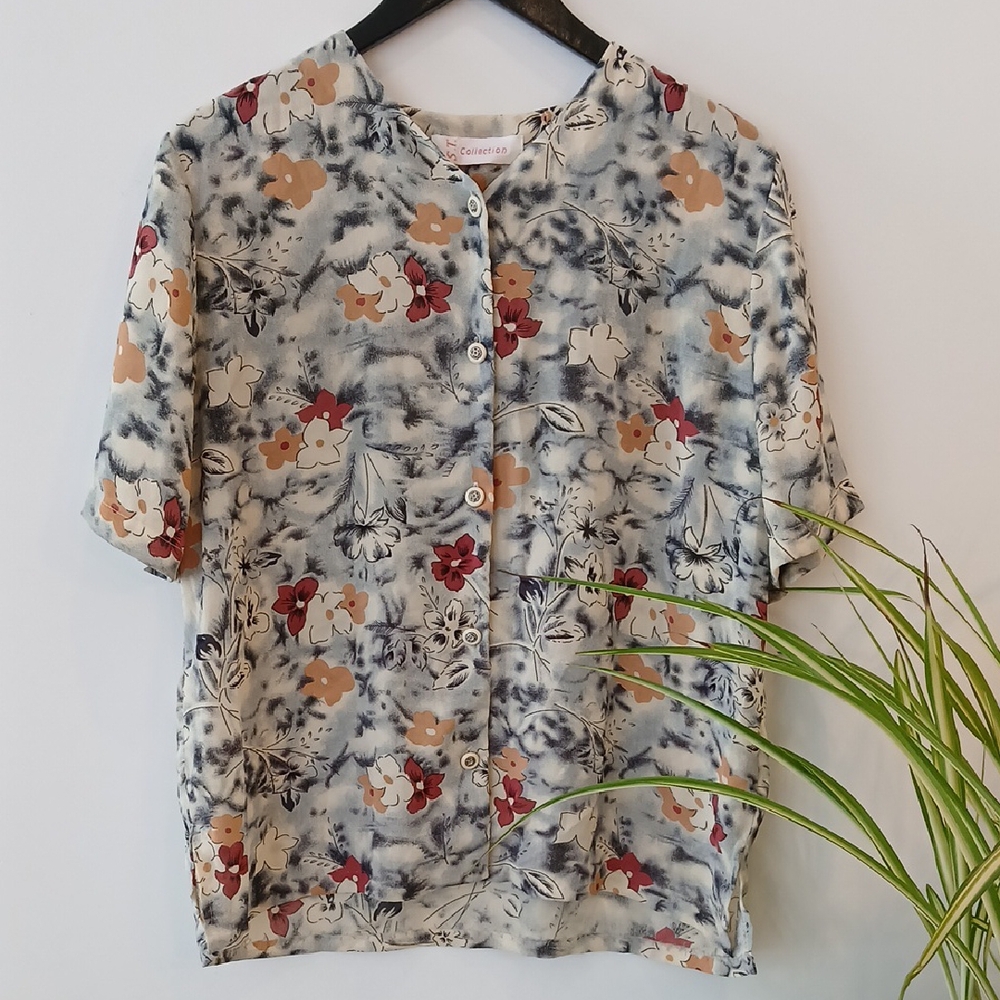 Vintage S.T Collection Short Sleeve Floral Print Blouse w/ Floral Buttons